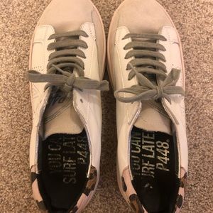 Super cute p448 tennis shoes